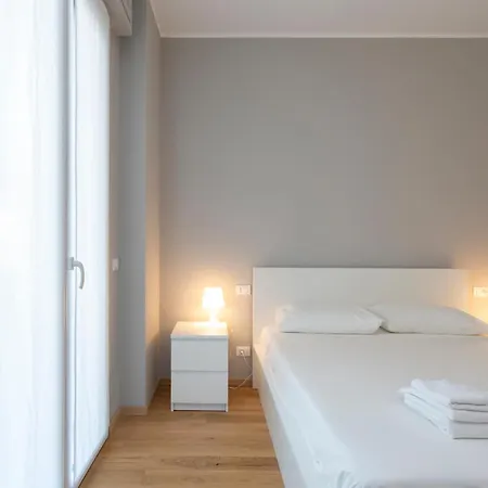 La Casa Di Lilly Apartamento Arona